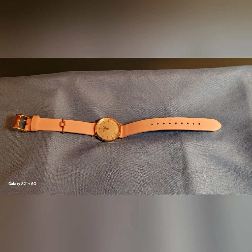 Women's Coach Watch - Picture 4 of 6